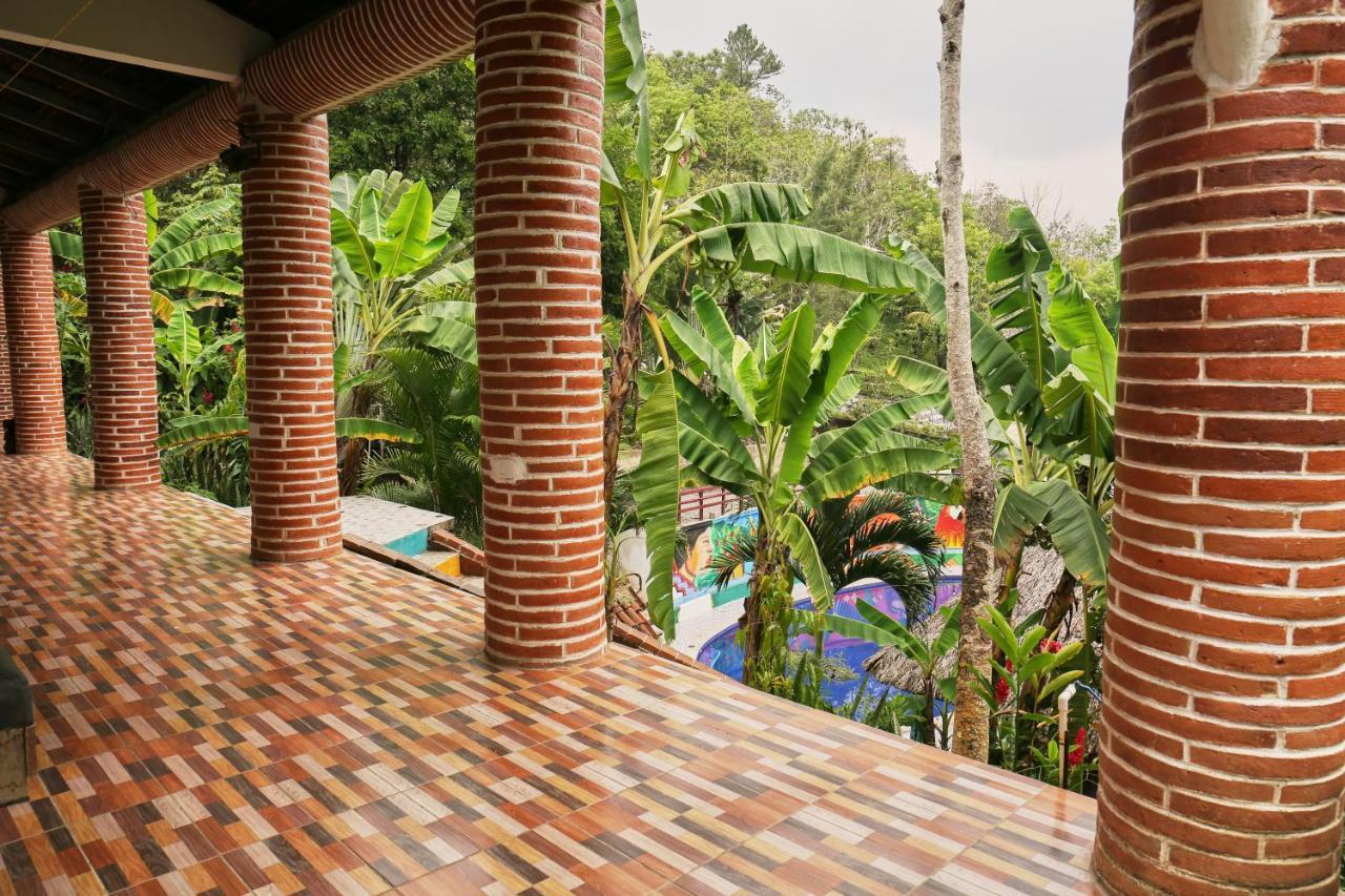 Vinas Hotel Lanquin Exterior photo