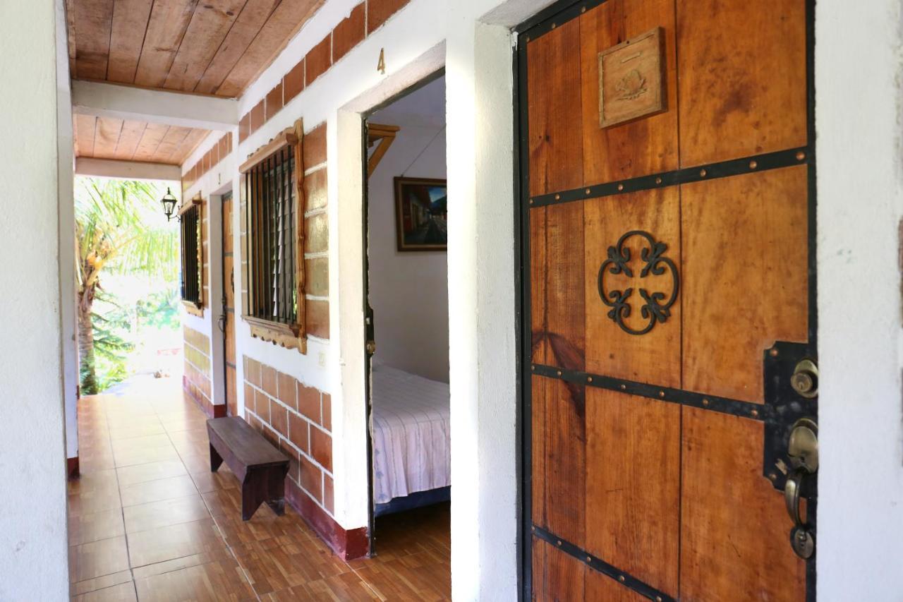 Vinas Hotel Lanquin Exterior photo