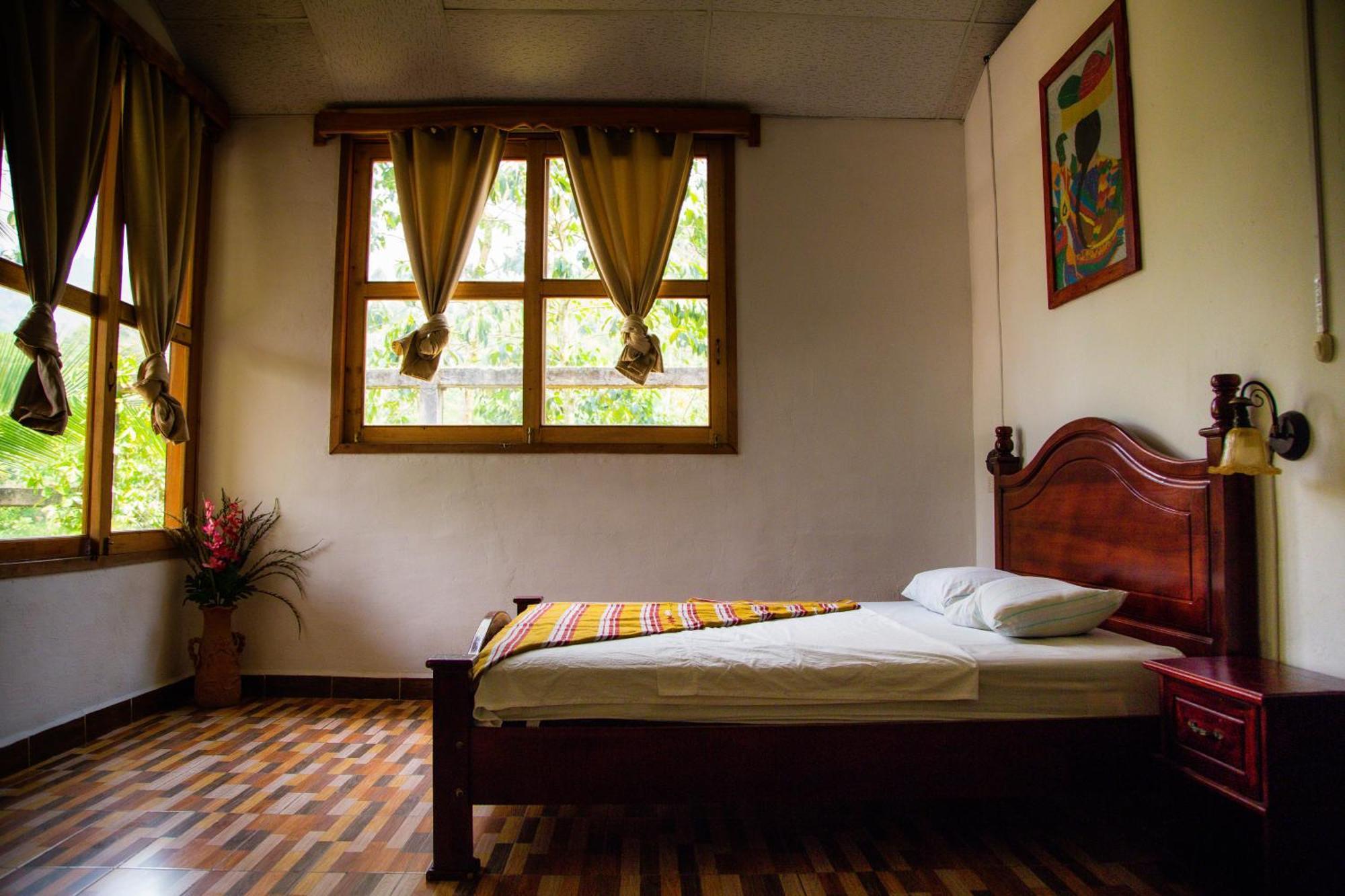 Vinas Hotel Lanquin Exterior photo