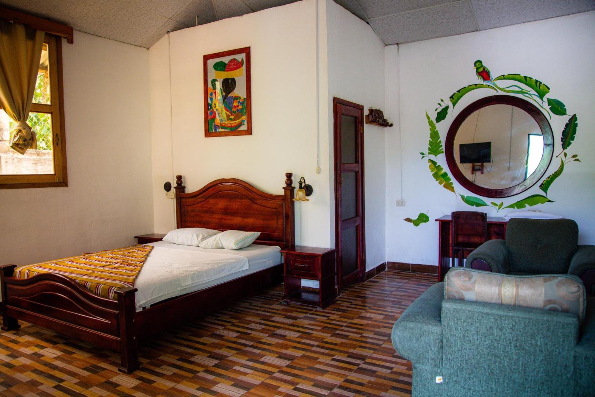 Vinas Hotel Lanquin Exterior photo